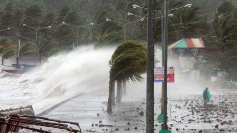 Πλησιάζει ο τυφώνας - Οι αρχές των Φλιππίνων καλούν τους πολίτες να εγκαταλείψουν τα σπίτια τους 