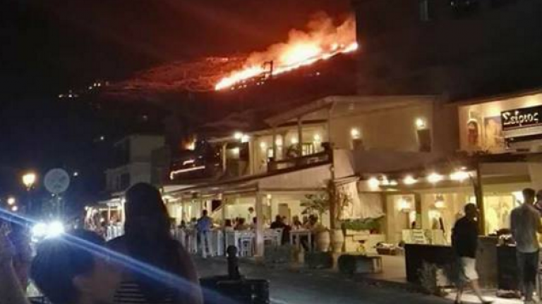 Φωτιά στην Τζια πάνω από οικισμό που προσπαθούν να σβήσουν ένας εθελοντής και ένας πυροσβέστης!-Μαίνονται ακόμη 6 πυρκαγιές (ΒΙΝΤΕΟ)
