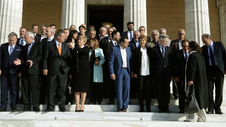 Δείτε live τις τελετές παραλαβής παράδοσης στα υπουργεία