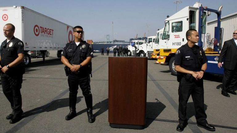 Τραγωδία στις ΗΠΑ: Οκτώ νεκροί και 28 τραυματίες εντοπίστηκαν μέσα σε ρυμουλκούμενο φορτηγό στα σύνορα με το Μεξικό