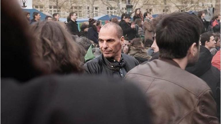 Βαρουφάκης κατά Τσίπρα από τις διαδηλώσεις του Παρισιού (βίντεο-φωτο)