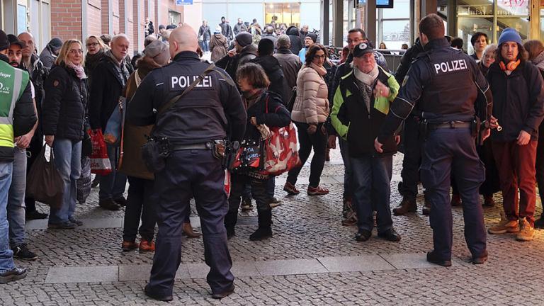 Police cordon off Berlin shopping area, suspicious package reported