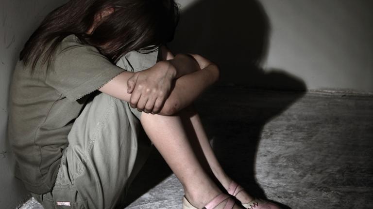 Καταδικάστηκαν οι βιαστές και ο νονός 14χρονης στα Τρίκαλα