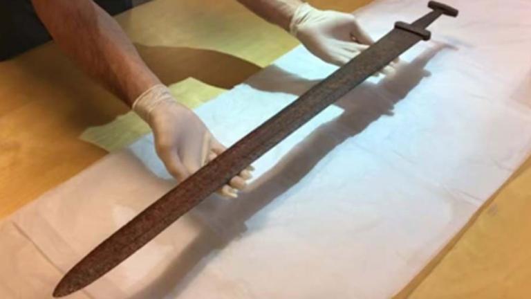 Βρήκαν σπαθί Βικινγκ ηλικίας 1.100 ετών σε απομακρυσμένο βουνό (ΒΙΝΤΕΟ)