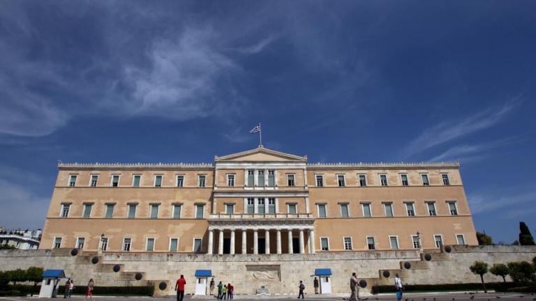 Μετακλητοί υπάλληλοι στη Βουλή έγιναν αορίστου χρόνου - Ο ΣΥΡΙΖΑ φτιάχνει τον δικό του κομματικό στρατό