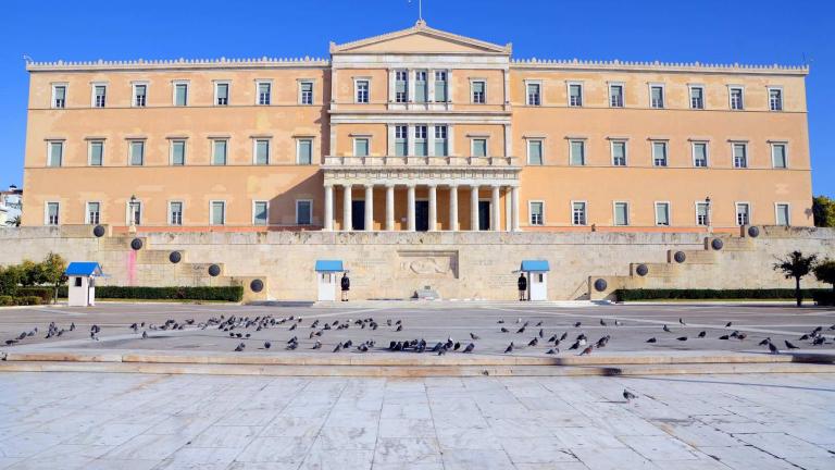 Βουλή: Ανακρίβειες όσα υποστηρίζει η «Καθημερινή» για μετατροπή συμβάσεων