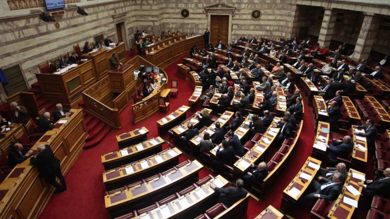 Στην Βουλή ως κατεπείγον το νομοσχέδιο για το προσφυγικό