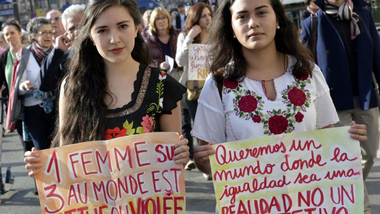 Η Ημέρα των Δικαιωμάτων των Γυναικών τιμάται σε κλίμα αμφισβήτησης στην Γαλλία