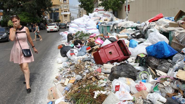 Ασφυξία- Τι κι αν υπερψηφίστηκε η τροπολογία για τους συμβασιούχους στην καθαριότητα, τι κι αν έπεσαν νέες προτάσεις  στο τραπέζι της συνάντησης του πρωθυπουργού Αλέξη Τσίπρα με τους εργαζομένους της ΠΟΕ-ΟΤΑ, οι τελευταίοι συνεχίζουν τις κινητοποιήσεις τους εν μέσω ισχυρού καύσωνα