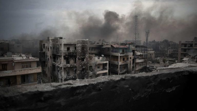 Δεκάδες οι νεκροί από τους βομβαρδισμούς στο Χαλέπι