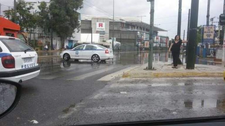 Αρκετά είναι τα προβλήματα που προκάλεσε και άφησε πίσω της η κακοκαιρία σε διάφορα σημεία της Αττικής