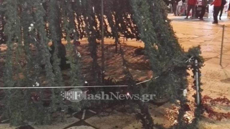 Οι αναρχικοί στρέφονται εναντίον των καταναλωτών, αλλά και των καταστηματαρχών της Δημοτικής Αγοράς που έσπευσαν να σβήσουν την φωτιά