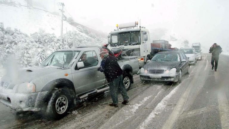 Επέλαση του χιονιά στην Πελοπόννησο-Ποιοί δρόμοι έκλεισαν-Που γίνεται με δυσκολία η κυκλοφορία