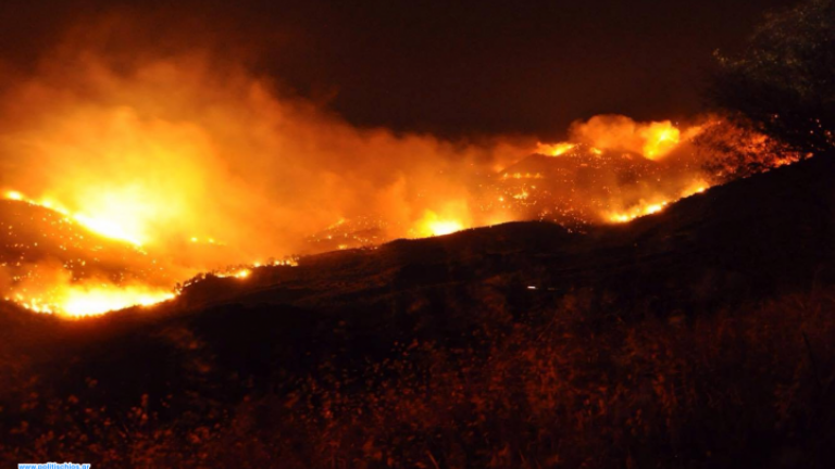 Μεγάλη πυρκαγιά ξέσπασε τα μεσάνυχτα στη Χίο - Εξι τραυματίες