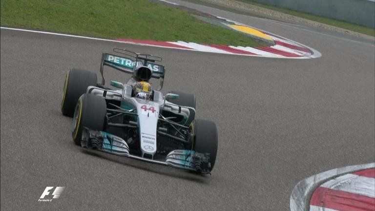 Ο Lewis Hamilton ήταν ο μεγάλος νικητής του γκραν-πρι της Formula 1 που έγινε στην Κίνα.