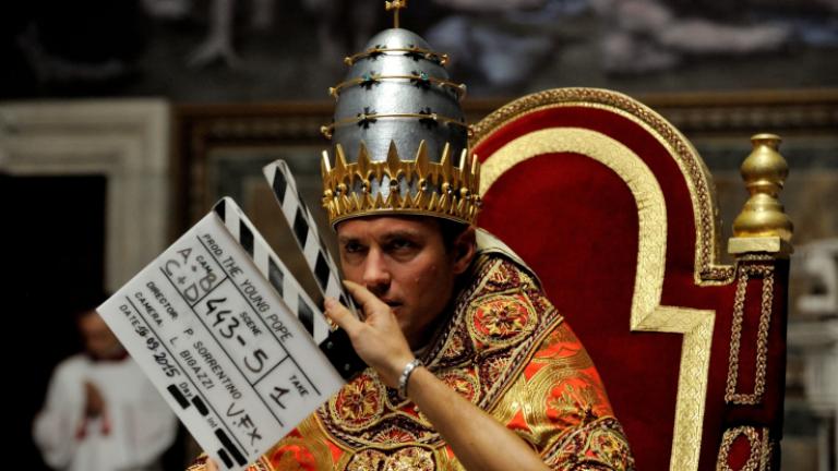 Όσοι πιστοί προσέλθετε να δείτε τον Young Pope του Σορεντίνο