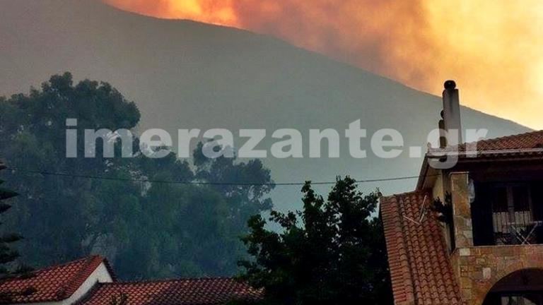 Ανεξέλεγκτη είναι η πυρκαγιά που μαίνεται από το μεσημέρι της Παρασκευής στο όρος Βραχίωνα, και αυτή τη στιγμή καίει λίγα χιλιόμετρα πάνω από τα χωριά Πηγαδάκια και Καλλιθέα -Στο σημείο βρίσκονται όλες οι πυροσβεστικές δυνάμεις του νησιού, ενώ νωρίς το απόγευμα έφτασαν στη Ζάκυνθο για να συνδράμουν στο έργο της κατάσβεσης, 30 πυροσβέστες με 4 οχήματα από την Πάτρα και τον Πύργο (ΦΩΤΟ-ΒΙΝΤΕΟ)