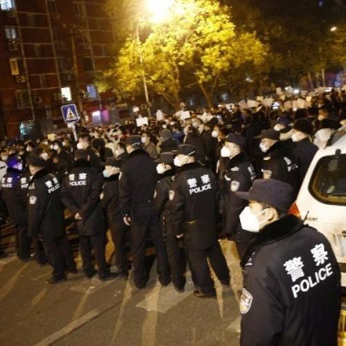 Κίνα: Συνελήφθη δημοσιογράφος του BBC που κάλυπτε τις διαμαρτυρίες- Ντάουνινγκ Στριτ: «Προκαλεί σοκ» η σύλληψη του