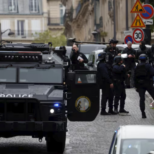 Γαλλία: Συνελήφθη ο άνδρας που απειλούσε να ανατιναχθεί έξω από το προξενείο του Ιράν στο Παρίσι