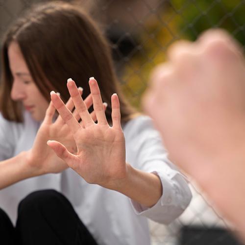 βια ανηλικών