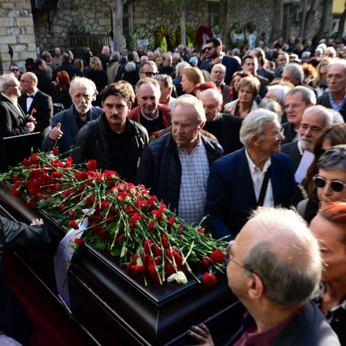 Σε κλίμα συγκίνησης το τελευταίο αντίο στον Αλέκο Φλαμπουράρη