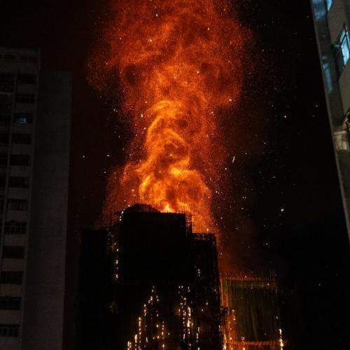 χονγκ κονκ φωτια σε ουρανοξυστη