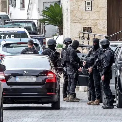 Θρίλερ στα Βορίζια: Ταυτοποιήθηκε το άτομο που έβαλε βόμβα στο σπίτι πριν το μακελειό – «Δεν πυροβόλησα», λέει ο συλληφθείς