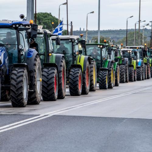 Αγροτικές κινητοποιήσεις: Κλιμάκωση, μπλόκα και τεταμένο κλίμα σε όλη τη χώρα