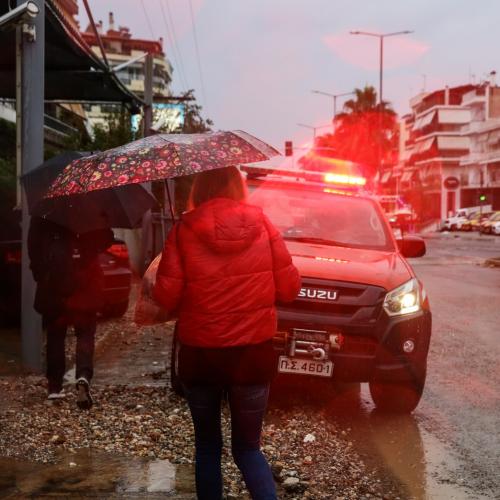 ΕΛ.ΑΣ: Πάνω από 300 κλήσεις για απεγκλωβισμούς – Συνεργασία αστυνομίας και αγροτών στους δρόμους