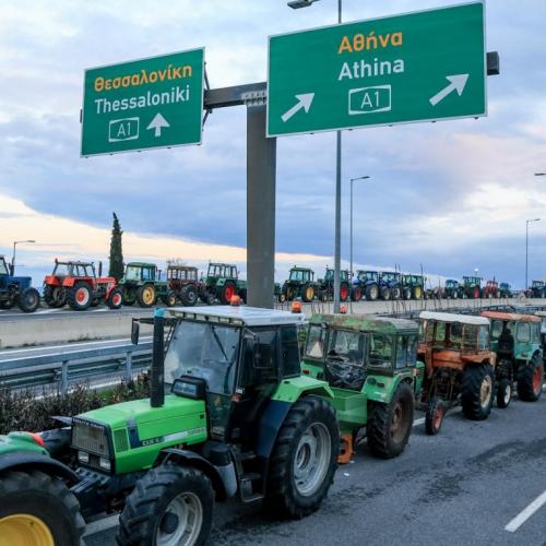 Συνεχίζονται και κλιμακώνονται σε όλη την Ελλάδα τα μπλόκα των αγροτών – «Όχι» στο κάλεσμα Μητσοτάκη για διάλογο