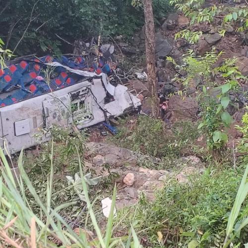 πτωση λεωφορείου στη κολομβια 