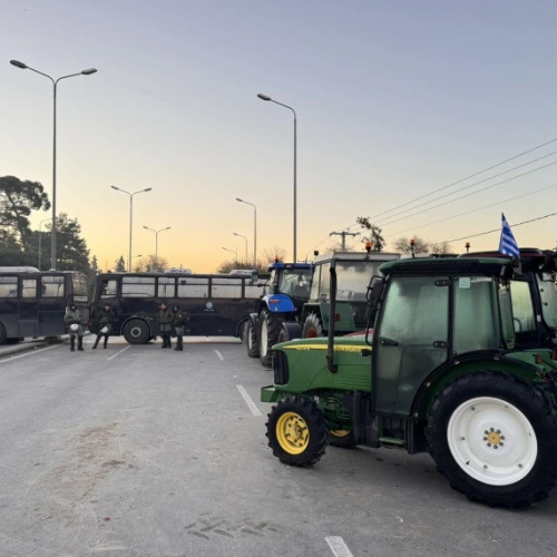 Αεροδρόμιο Μακεδονία: Ταλαιπωρία για επιβάτες εξαιτίας του μπλόκου στη Θεσσαλονίκης-Μουδανιών