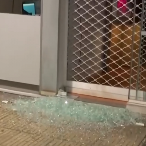 Κουκάκι: Καταδρομική επίθεση από 40 άτομα - Έσπασαν καταστήματα και ΑΤΜ