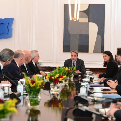 μητσοτακης και κοινωνικοι εταιροι