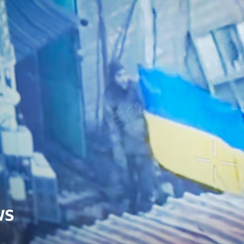 Ουκρανοί υψώνουν σημαία στο Ποκρόφσκ για να δείξουν ότι η πόλη «δεν έπεσε» στους Ρώσους