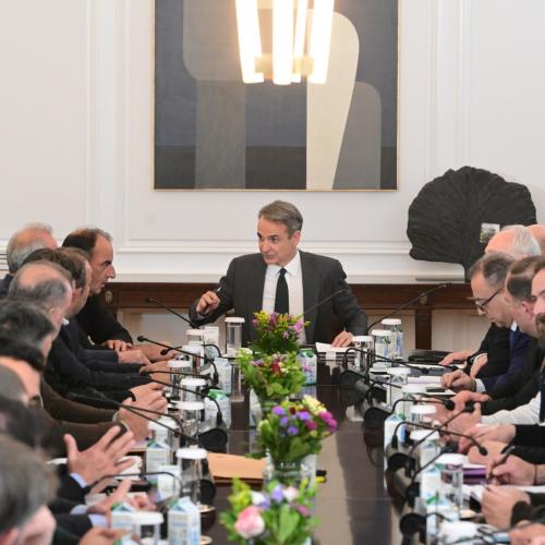 Τέσσερις ώρες διαπραγματεύσεων στο Μαξίμου — Ανικανοποίητοι δηλώνουν οι αγρότες, αποφάσεις στα μπλόκα 