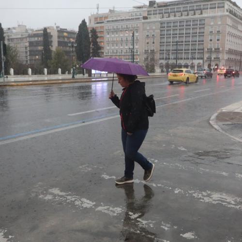 Αττική - Καιρός: Ζημιές και προβλήματα από την ισχυρή νεροποντή της Δευτέρας