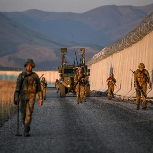 Middle East Eye: Η Τουρκία εξετάζει ζώνη ασφαλείας στην ιρανική πλευρά των συνόρων