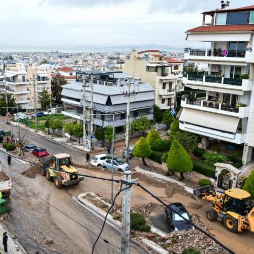 Γιατί πνίγηκε η Άνω Γλυφάδα: Οι τρεις παράγοντες που οδήγησαν στη φονική καταστροφή