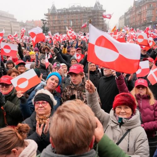 Κοπεγχάγη: Μαζική διαδήλωση κατά των σχεδίων Τραμπ για τη Γροιλανδία