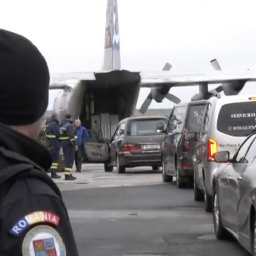 Προσγειώθηκε στην Τιμισοάρα το C-130  για να μεταφέρει τις 7 σορούς στην Ελλάδα