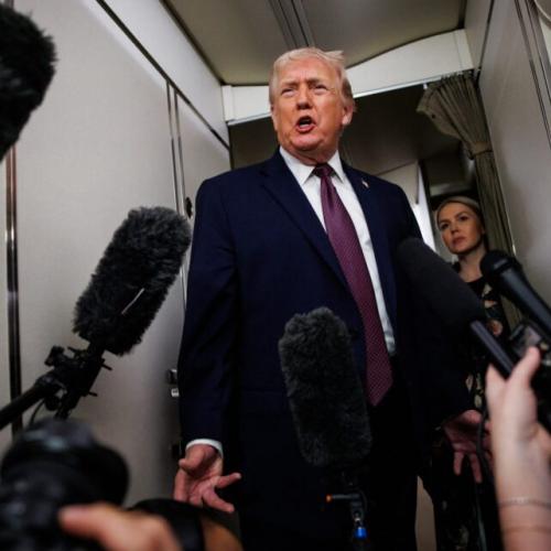 Τραμπ: Το Ιράν ζητά διαπραγματεύσεις, ανοιχτό το ενδεχόμενο στρατιωτικής δράσης