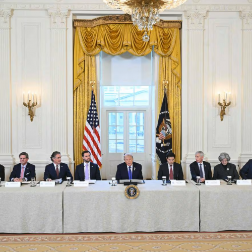 Συνάντηση Τραμπ-πετρελαϊκών κολοσσών: Ξεκινάει άμεσα η πώληση του πετρελαίου της Βενεζουέλας