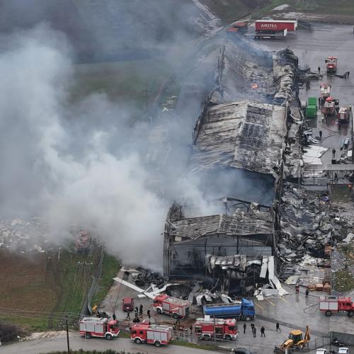 Βαθύ πένθος για την τραγωδία στα Τρίκαλα — Στο «μικροσκόπιο» των ερευνών τα αίτια της έκρηξης