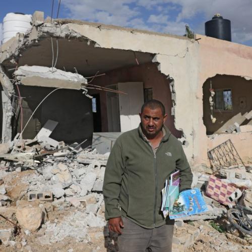 Δυτική Όχθη: Καταστροφές σπιτιών Παλαιστινίων από οπλισμένους Ισραηλινούς εποίκους