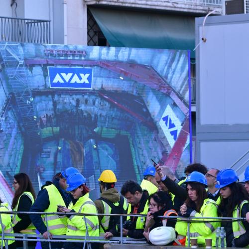 Γραμμή 4 του Μετρό: Η άφιξη του μετροπόντικα «Αθηνά» στο φρέαρ του Ευαγγελισμού