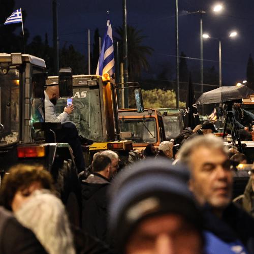 αγροτες συνταγμα