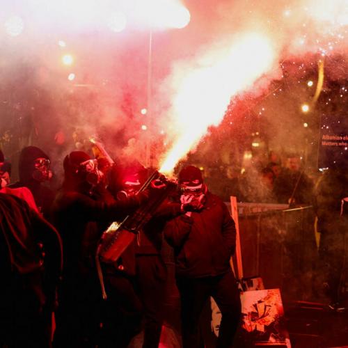 Αντικυβερνητικές διαδηλώσεις και επεισόδια στην Αλβανία: Τουλάχιστον 16 τραυματίες