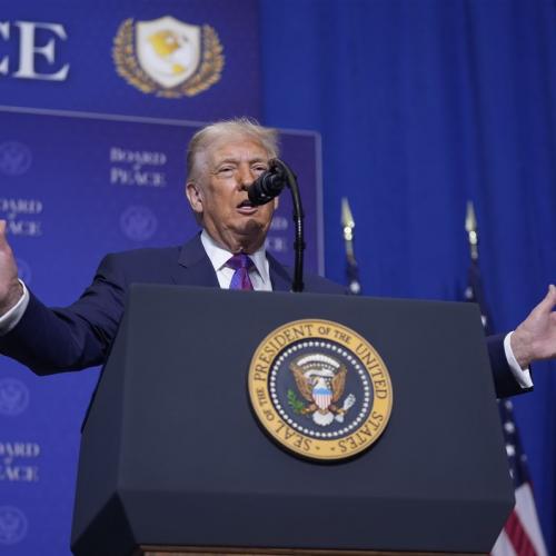 Τραμπ στο Συμβούλιο Ειρήνης: Δέκα ημέρες για συμφωνία με το Ιράν, ειδάλλως «θα συμβούν άσχημα πράγματα»