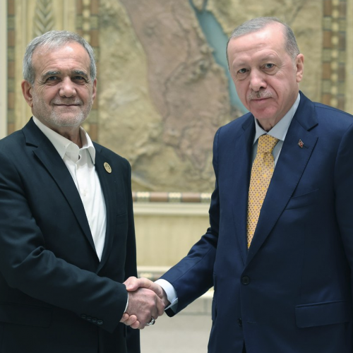 Ερντογάν προς Ιράν: Αδικαιολόγητη κάθε παραβίαση του τουρκικού εναέριου χώρου — Συνομιλία με Πεζεσκιάν